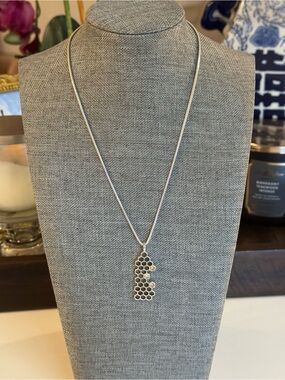 🩶💛 MIGNON FAGET STERLING SILVER BEE HIVE PENDAT AND CHAIN!💛💛